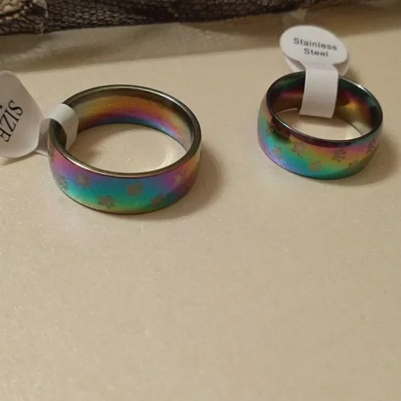 🎈3/$12 Iridescent Paw Print Band Ring! - Picture 4 of 4